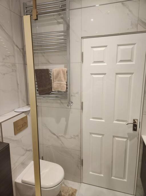 Newly Refurbished 2 Bed Apartment In Paddington Londres Extérieur photo
